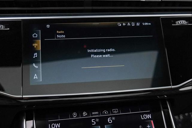 Photo of 2022 Beige Metallic Audi Q7