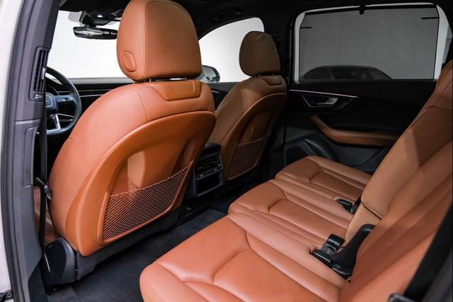 Photo of 2022 Beige Metallic Audi Q7