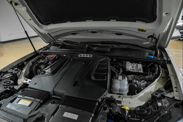 Photo of 2022 Beige Metallic Audi Q7