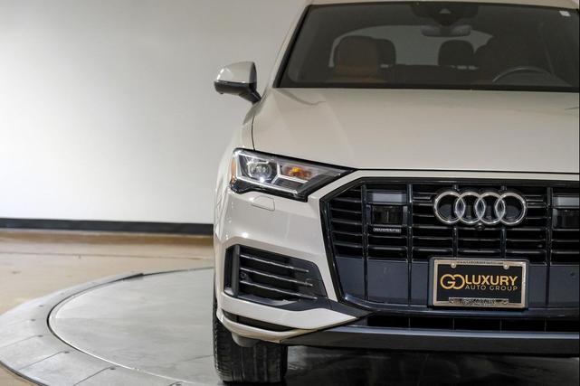 Photo of 2022 Beige Metallic Audi Q7