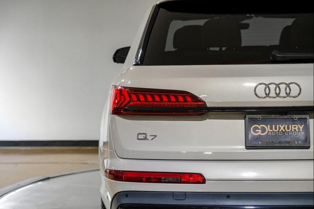 Photo of 2022 Beige Metallic Audi Q7