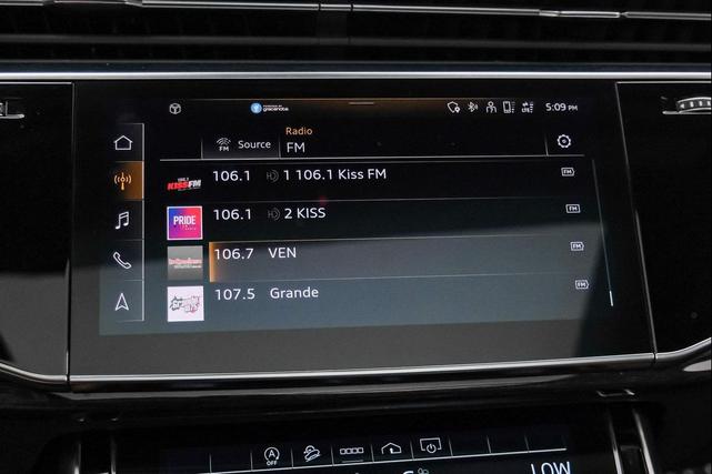 Photo of 2022 Beige Metallic Audi Q7