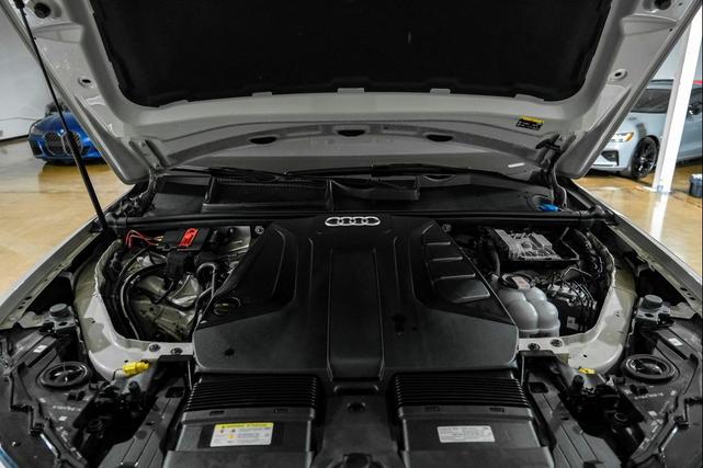 Photo of 2022 Beige Metallic Audi Q7