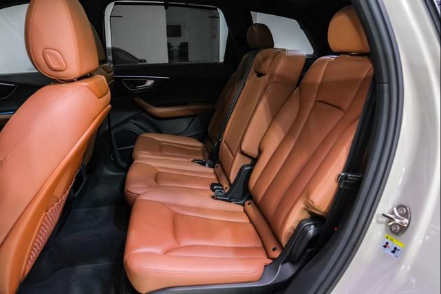 Photo of 2022 Beige Metallic Audi Q7