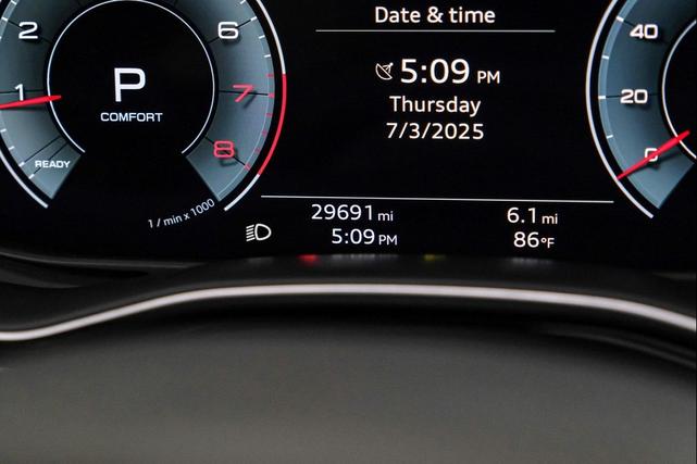 Photo of 2022 Beige Metallic Audi Q7