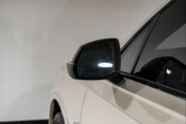 Photo of 2022 Beige Metallic Audi Q7
