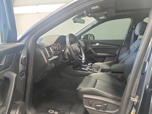 Photo of 2023 Daytona Gray Pearl Audi Q5