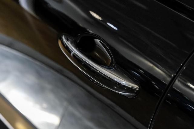 Photo of 2021 Vik Black Genesis GV80