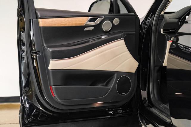 Photo of 2021 Vik Black Genesis GV80