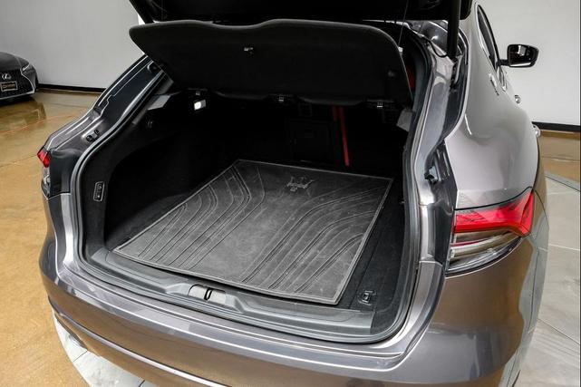 Photo of 2022 Gray Maserati Levante