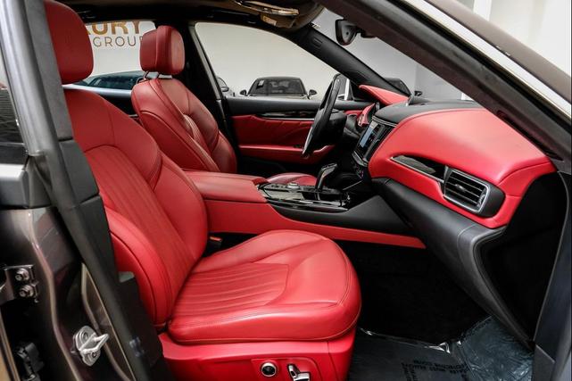 Photo of 2022 Gray Maserati Levante
