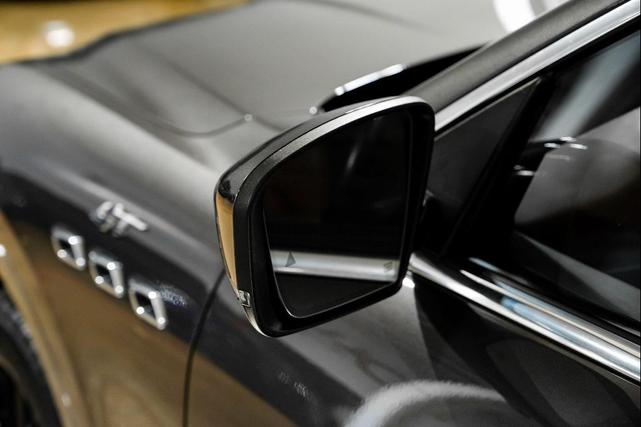 Photo of 2022 Gray Maserati Levante