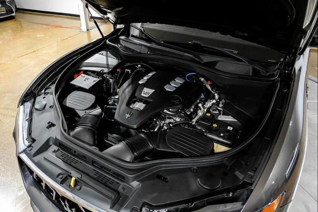 Photo of 2022 Gray Maserati Levante