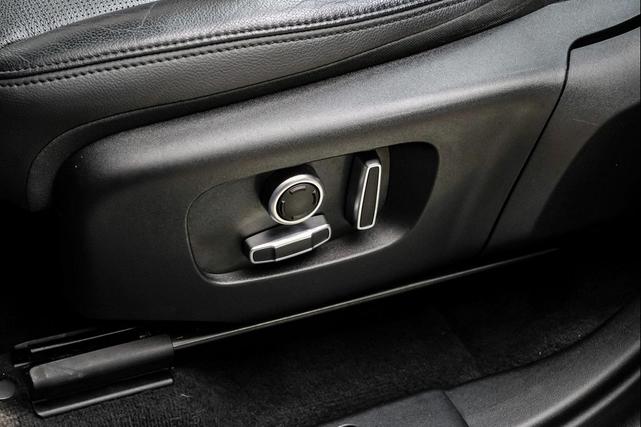 Photo of 2022 Gray Land Rover Discovery Sport