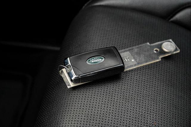 Photo of 2022 Gray Land Rover Discovery Sport