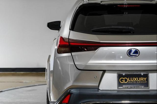 Photo of 2022 Silver Lexus UX 250h