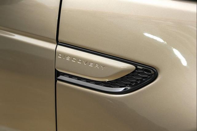 Photo of 2022 Lantau Bronze Metallic Land Rover Discovery Sport