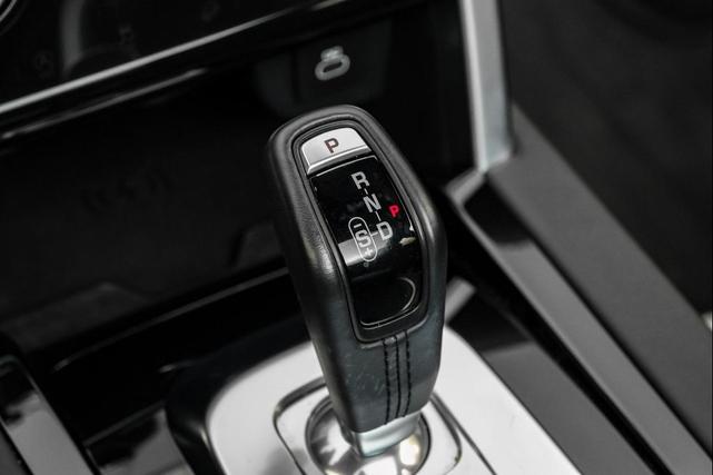 Photo of 2022 Lantau Bronze Metallic Land Rover Discovery Sport