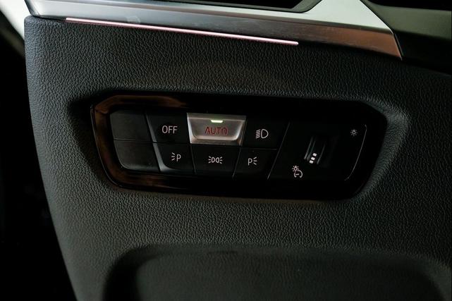 Photo of 2024 Black Sapphire Metallic BMW 330