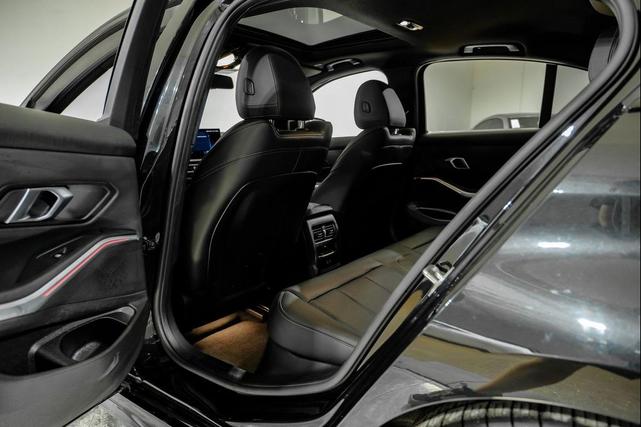 Photo of 2024 Black Sapphire Metallic BMW 330
