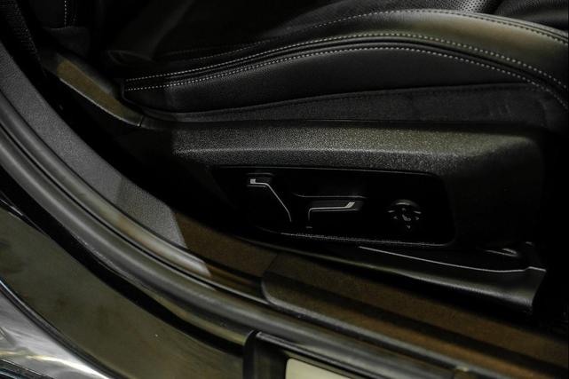 Photo of 2024 Black Sapphire Metallic BMW 330