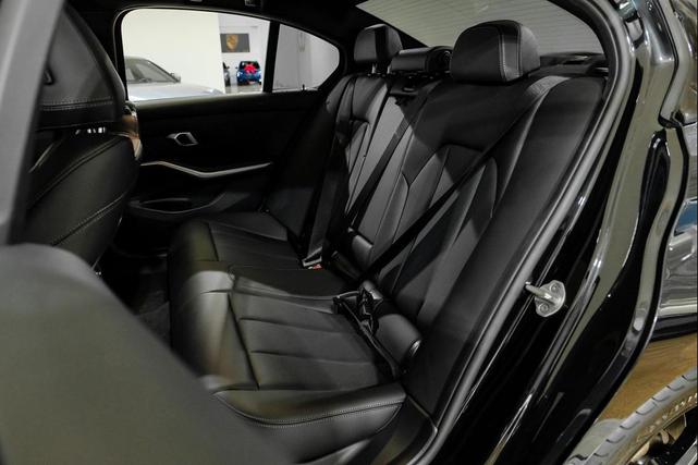 Photo of 2024 Black Sapphire Metallic BMW 330