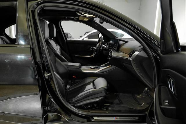 Photo of 2024 Black Sapphire Metallic BMW 330