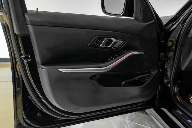 Photo of 2024 Black Sapphire Metallic BMW 330