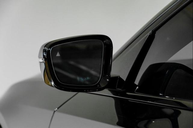 Photo of 2024 Black Sapphire Metallic BMW 330