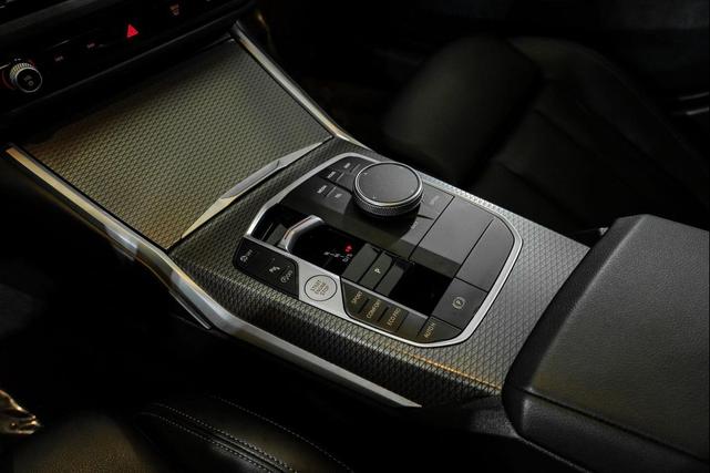 Photo of 2024 Black Sapphire Metallic BMW 330