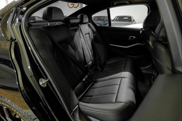 Photo of 2024 Black Sapphire Metallic BMW 330