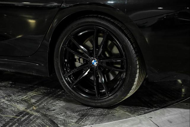 Photo of 2024 Black Sapphire Metallic BMW 330