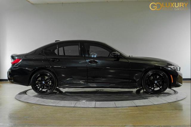 Photo of 2024 Black Sapphire Metallic BMW 330