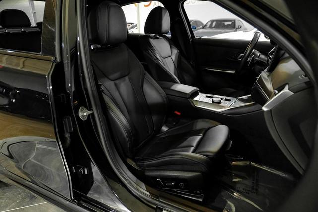 Photo of 2024 Black Sapphire Metallic BMW 330