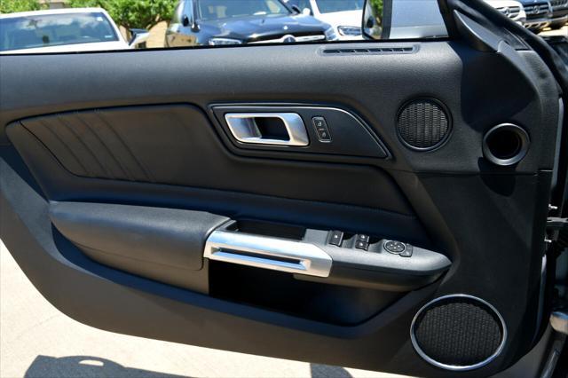 Photo of 2022 Silver Ford Mustang