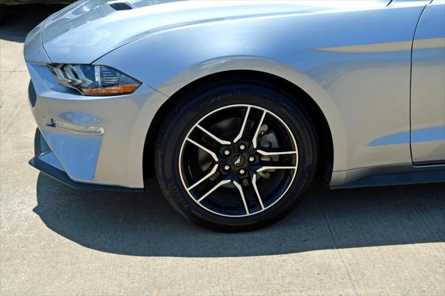 Photo of 2022 Silver Ford Mustang