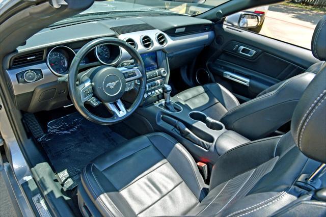 Photo of 2022 Silver Ford Mustang