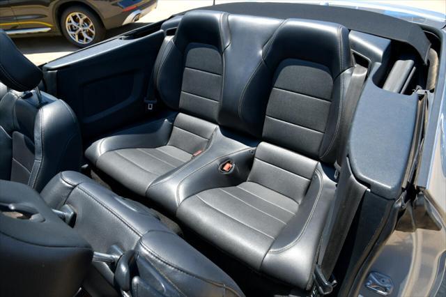 Photo of 2022 Silver Ford Mustang
