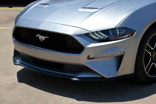 Photo of 2022 Silver Ford Mustang