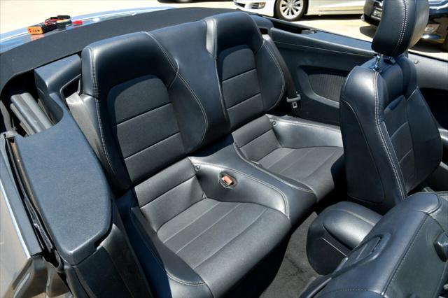Photo of 2022 Silver Ford Mustang