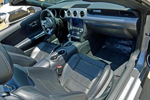 Photo of 2022 Silver Ford Mustang