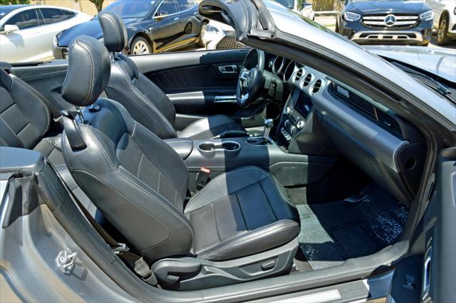 Photo of 2022 Silver Ford Mustang