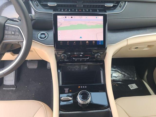 Photo of 2025 Bright White Clearcoat Jeep Grand Cherokee L