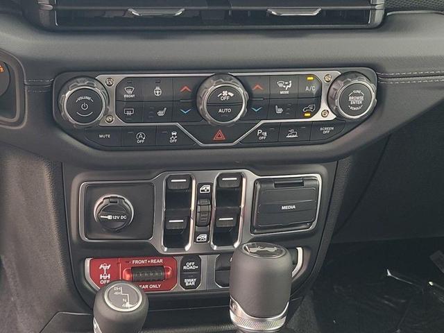 Photo of 2025 Granite Crystal Metallic Clearcoat Jeep Wrangler