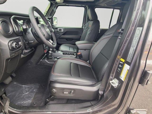 Photo of 2025 Granite Crystal Metallic Clearcoat Jeep Wrangler