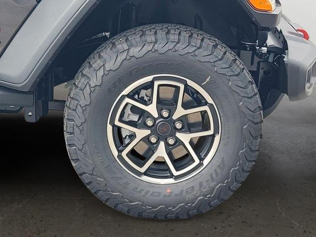 Photo of 2025 Granite Crystal Metallic Clearcoat Jeep Wrangler
