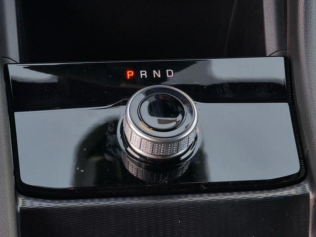 Photo of 2025 Diamond Black Crystal Pearlcoat Jeep Grand Cherokee L