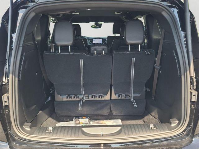 Photo of 2025 Diamond Black Crystal Pearlcoat Chrysler Pacifica