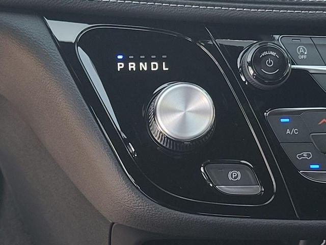 Photo of 2025 Diamond Black Crystal Pearlcoat Chrysler Pacifica