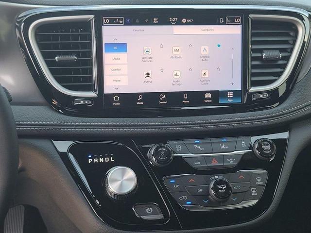 Photo of 2025 Diamond Black Crystal Pearlcoat Chrysler Pacifica